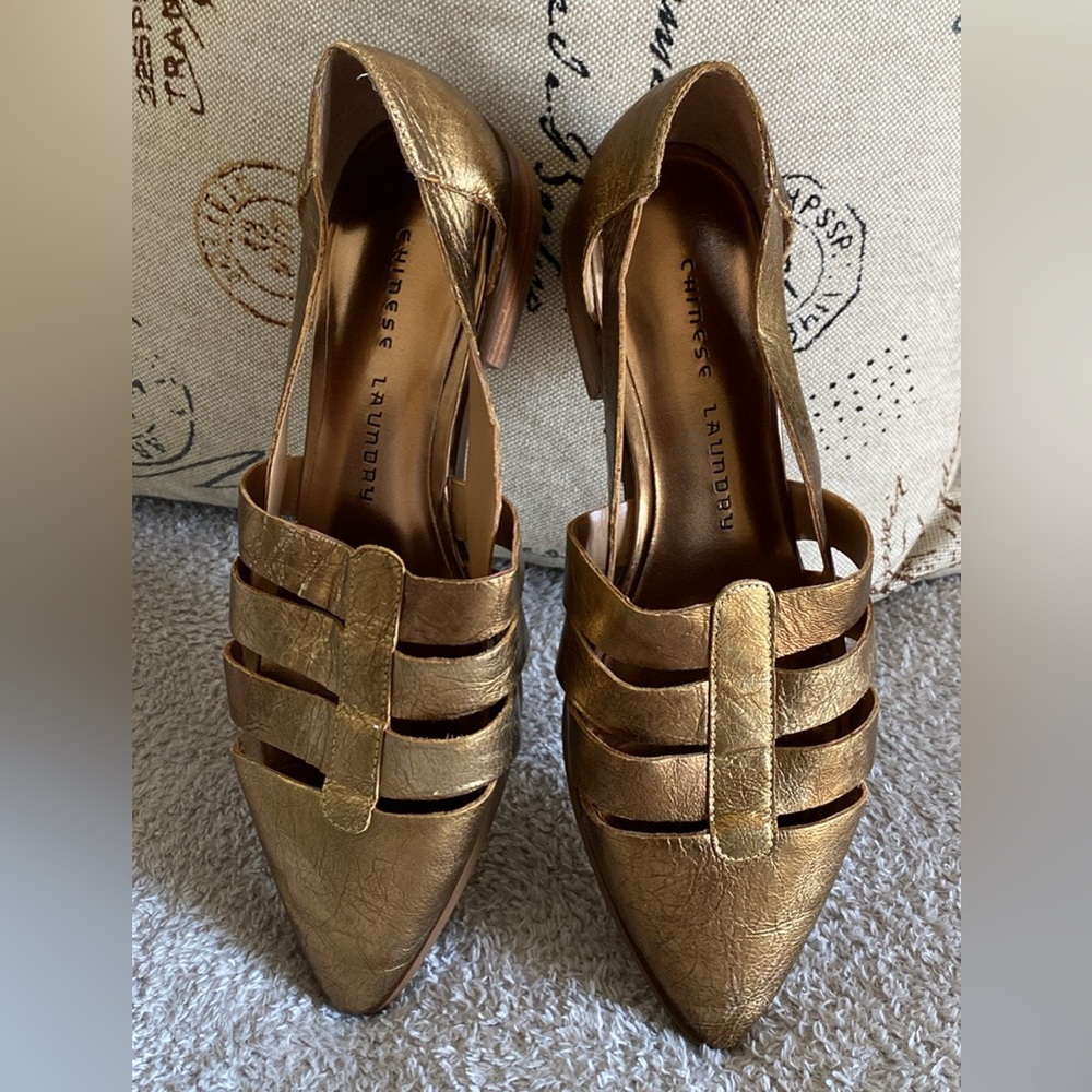 Chinese Laundry Women’s Outcast Oxford Sandals Flats Gold Pointed Toe Size 7